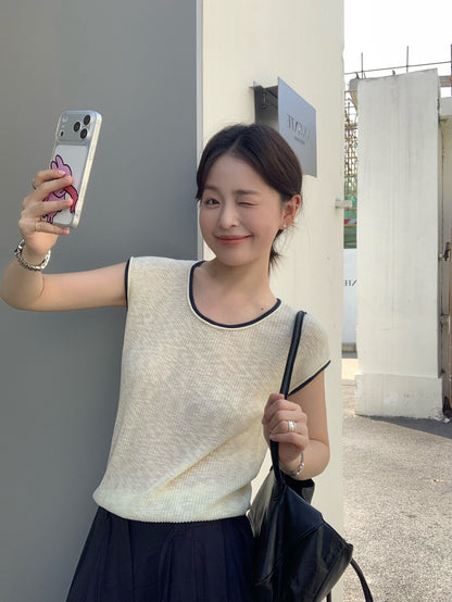 // 撞色邊小飛袖針織背心