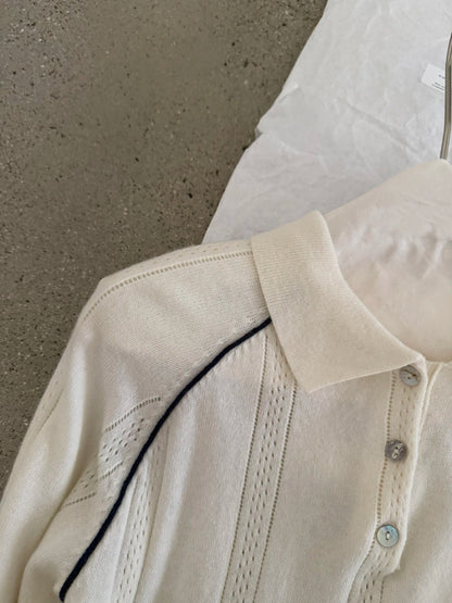 T255 / 復古感鏤空織紋撞色邊polo針織上衣(50%WOOL)
