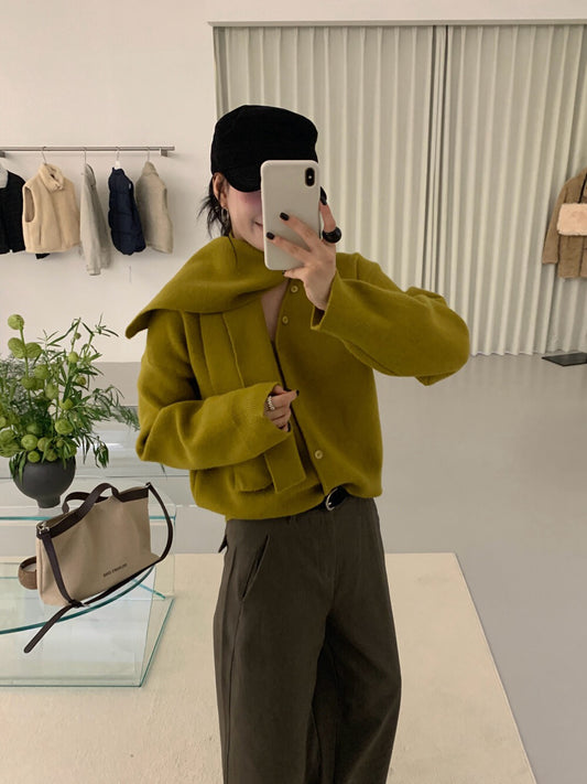 // 特別鈕扣設計連頸巾親膚CD