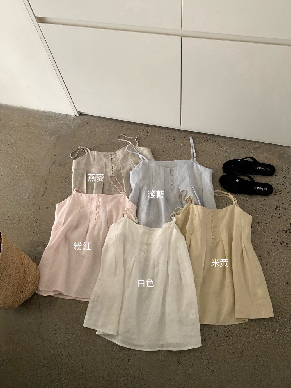 // 麻質壓褶小鈕扣吊帶