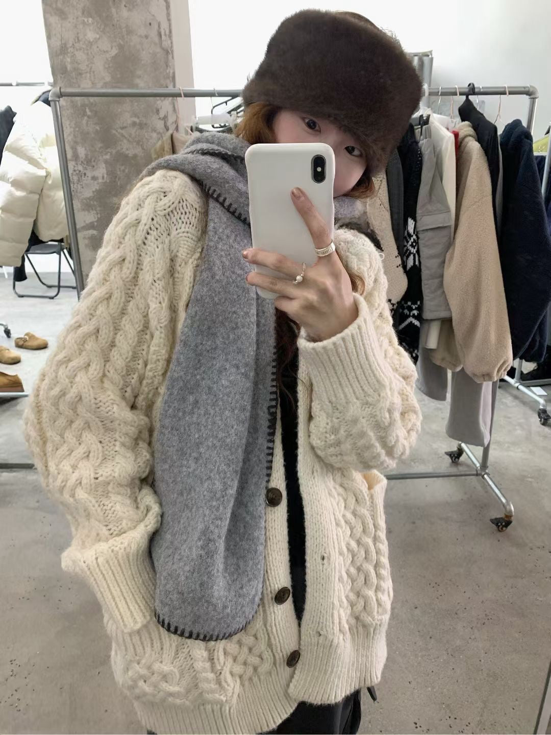 // 超重工麻花粗棒針立領CD