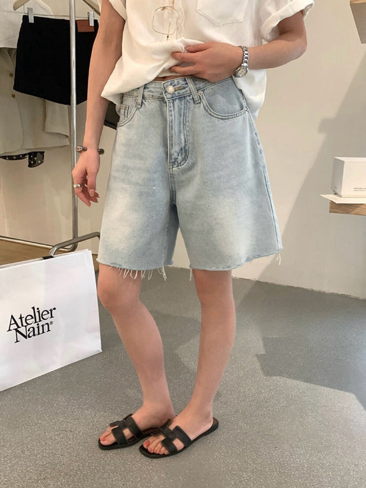 // 復古感不修邊淺洗水牛仔短褲