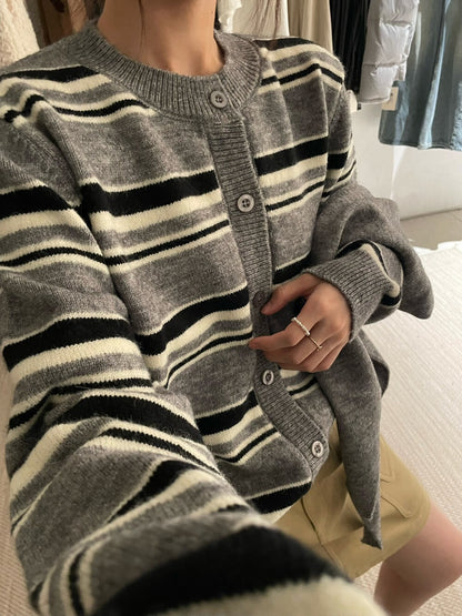 // 連披肩圓領拼間軟糯開胸CD