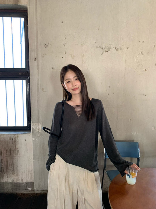 // 慵懶感V領微喇叭袖針織上衣