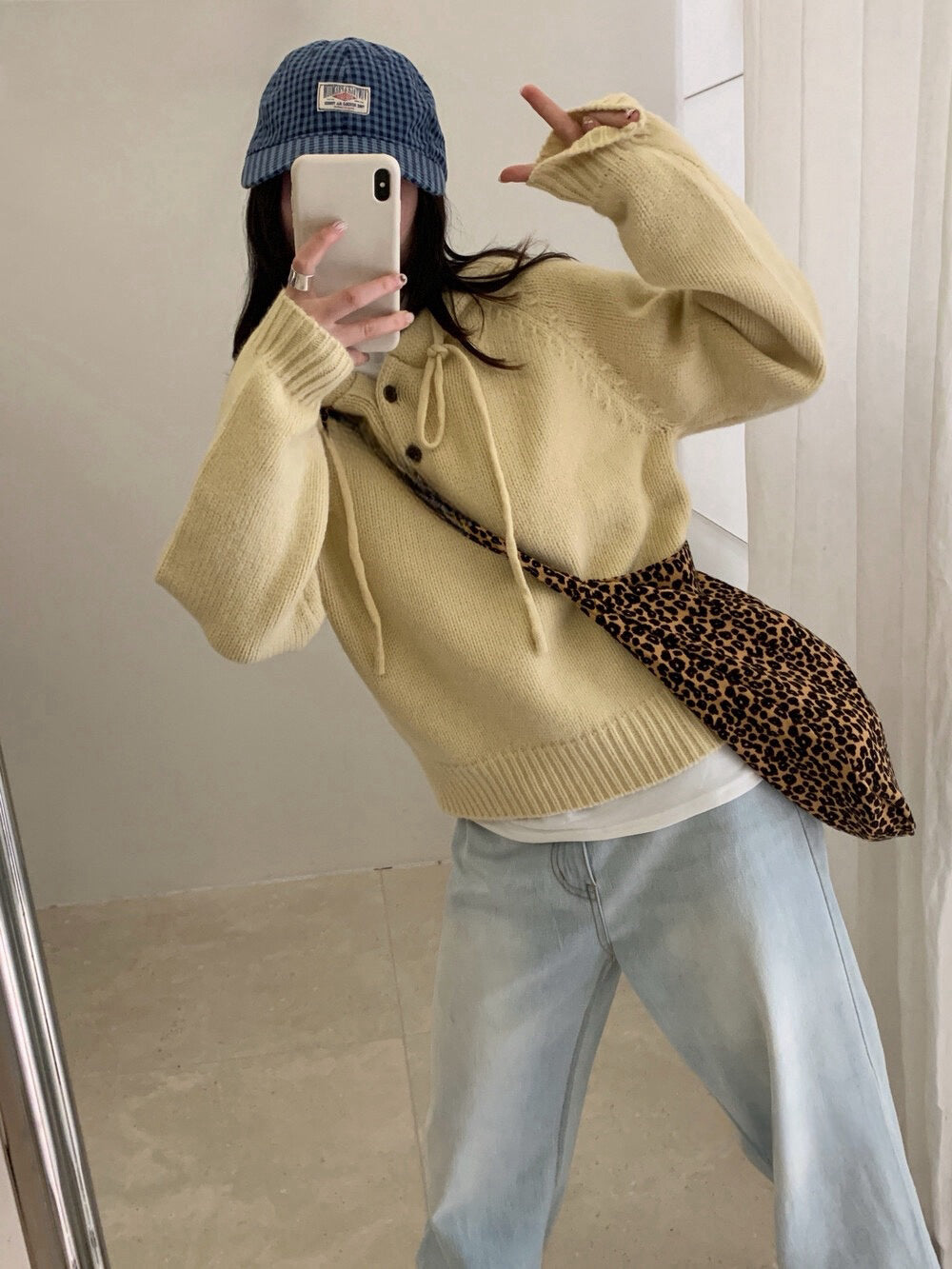 // 鈕扣設計連帽落肩毛衣