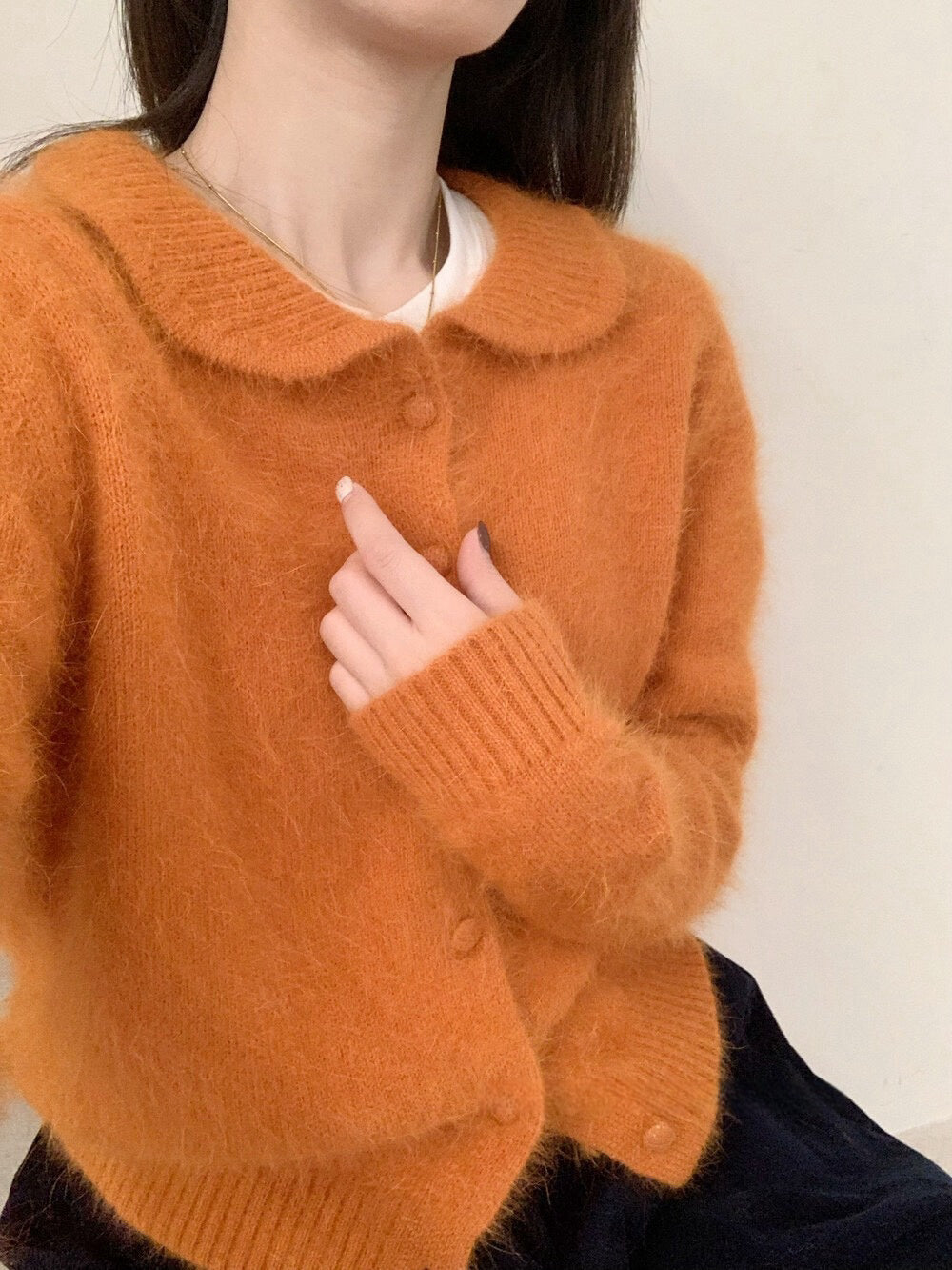 // 自帶柔光感40%兔絨圓翻領包扣NT