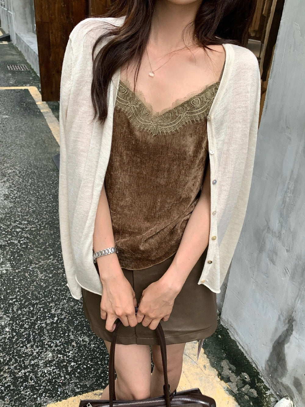 B163 / 質感lace邊V領絲絲背心(連領帶)