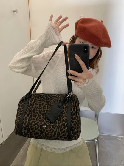 // 絲光羊毛紗線拼接lace邊NT