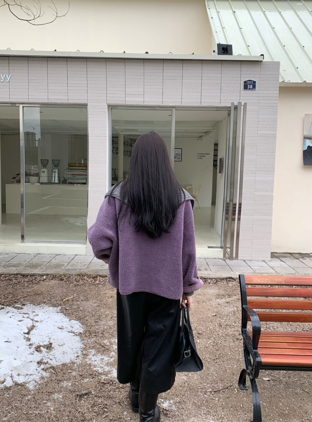 // 連披肩弧邊羊羔毛外套