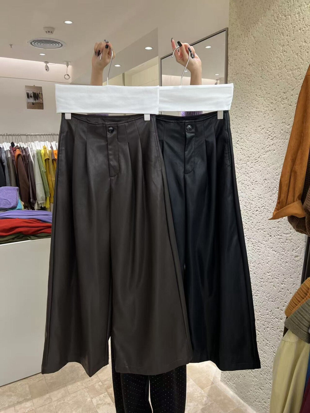 // 造型感帥氣軟軟油蠟皮褲