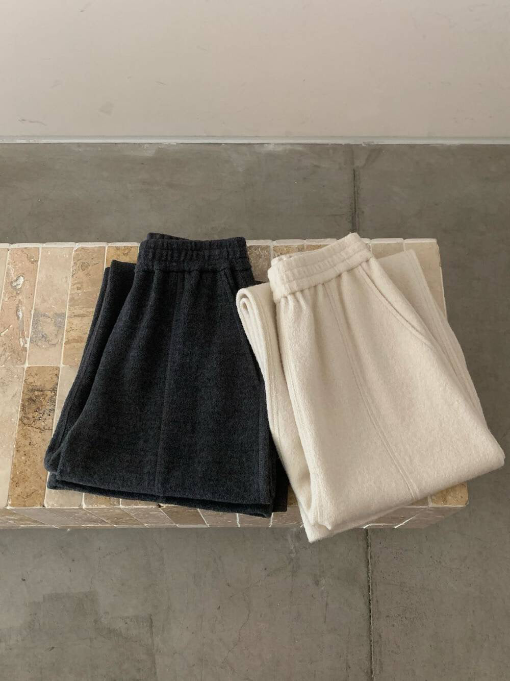 // 60%wool質感極簡風中線休閒褲