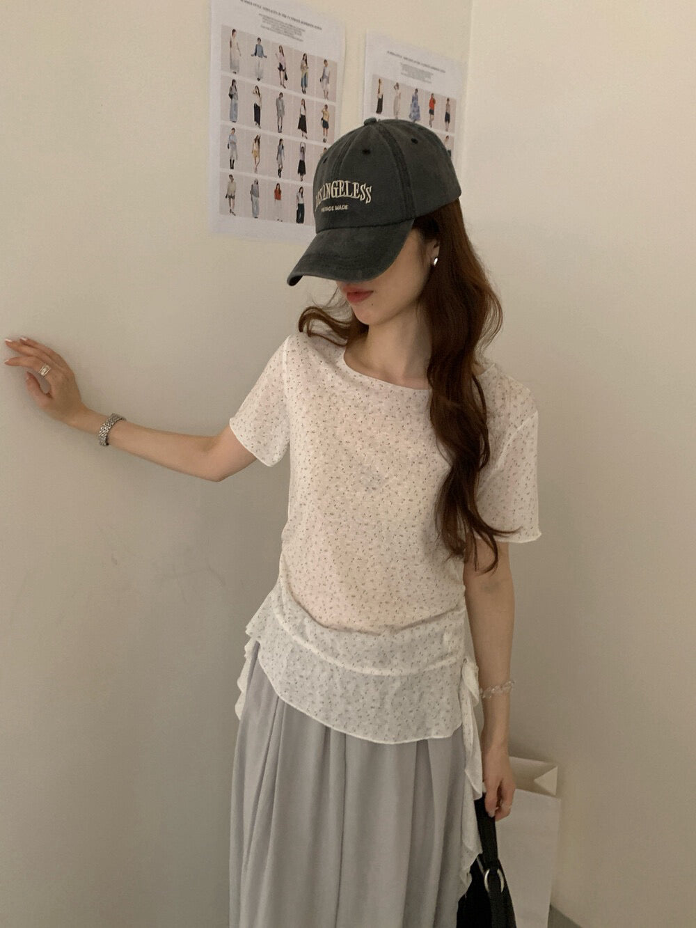 // 設計感兩邊荷葉邊碎花薄針織上衣
