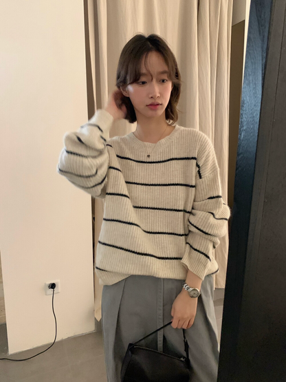 // 簡約慵懶感間條毛衣