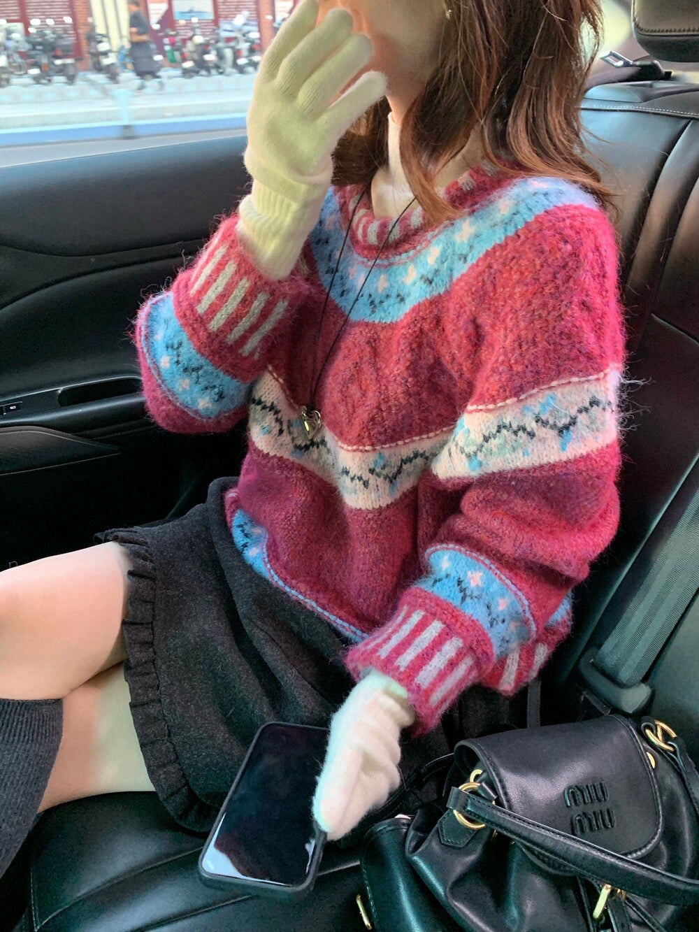 // 顏色超美的軟糯花紋毛衣