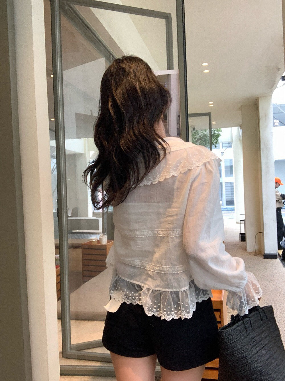 // 精緻lace邊特別領口麻質BL