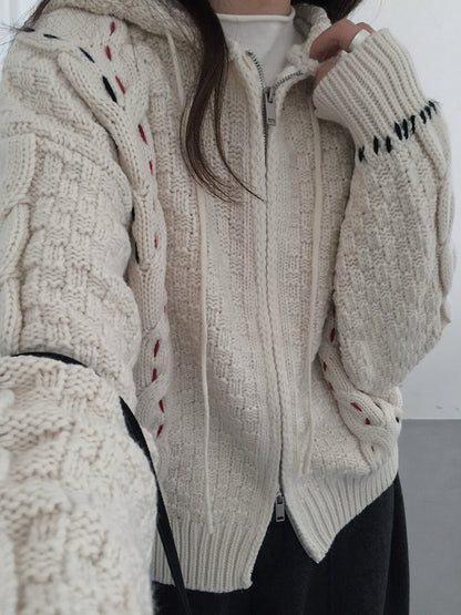 // 特別織紋撞色線麻花連帽CD