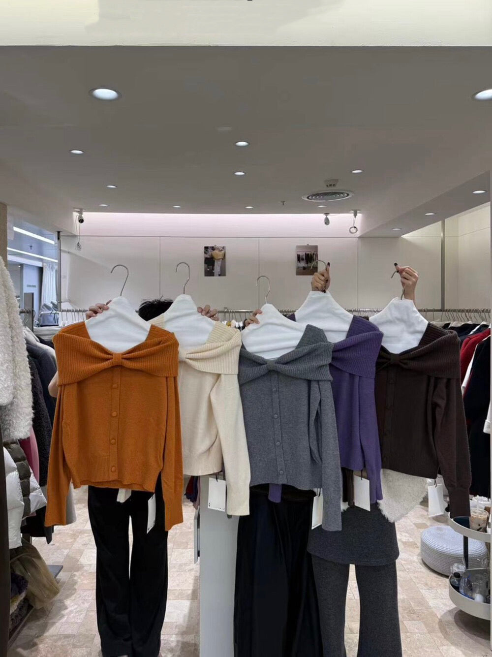 // 57%wool蝴蝶結一字領排扣NT