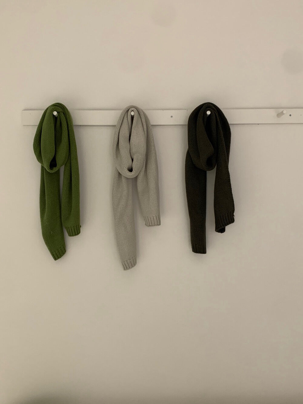 // 巨美粗針慵懶感落肩毛衣(連頸巾)