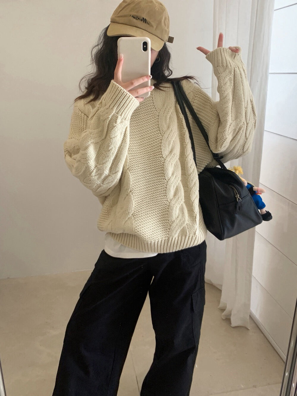 // 粗麻花圓領寬鬆毛衣