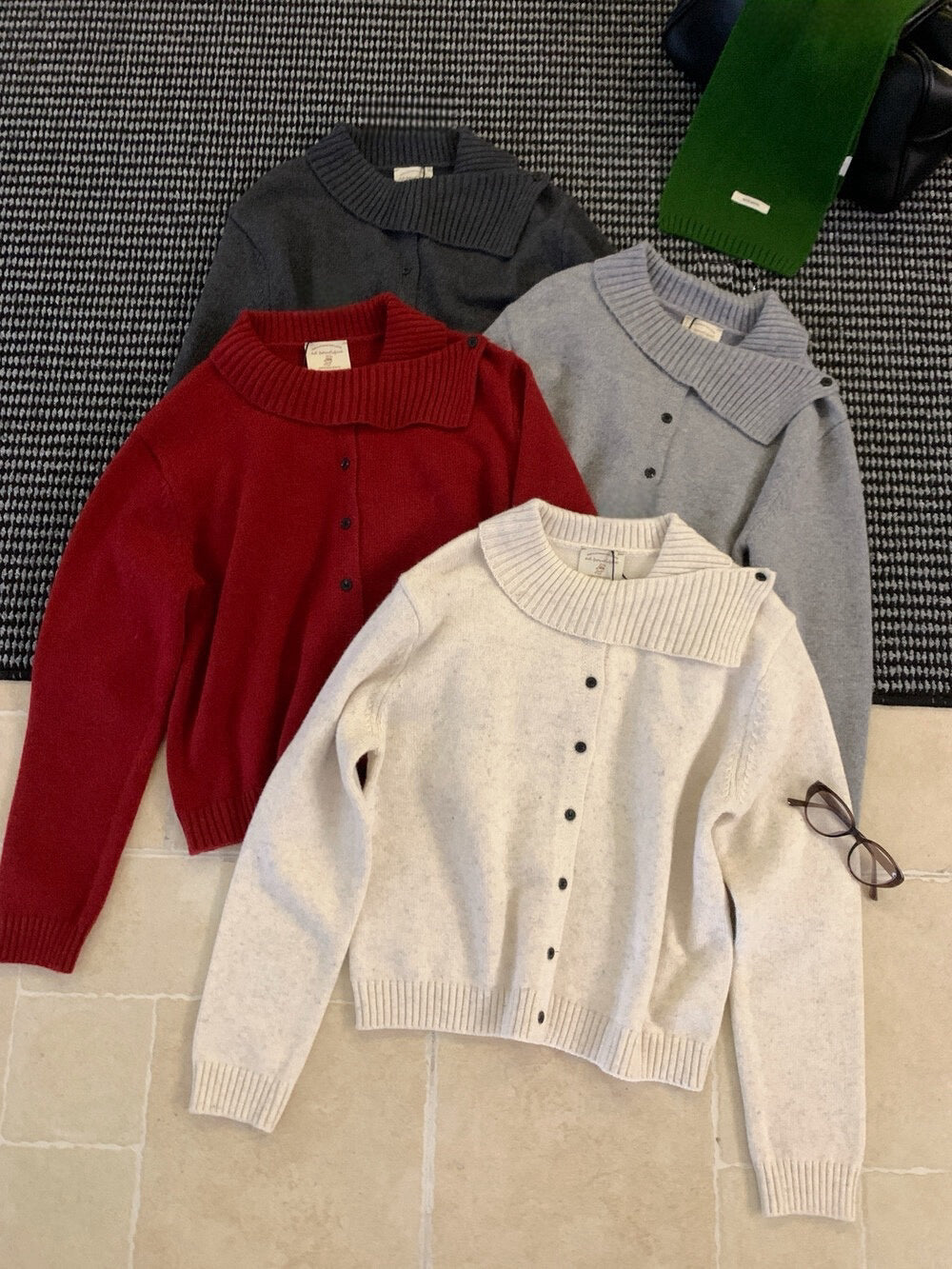 // 30%raccoon特別領口排扣毛衣