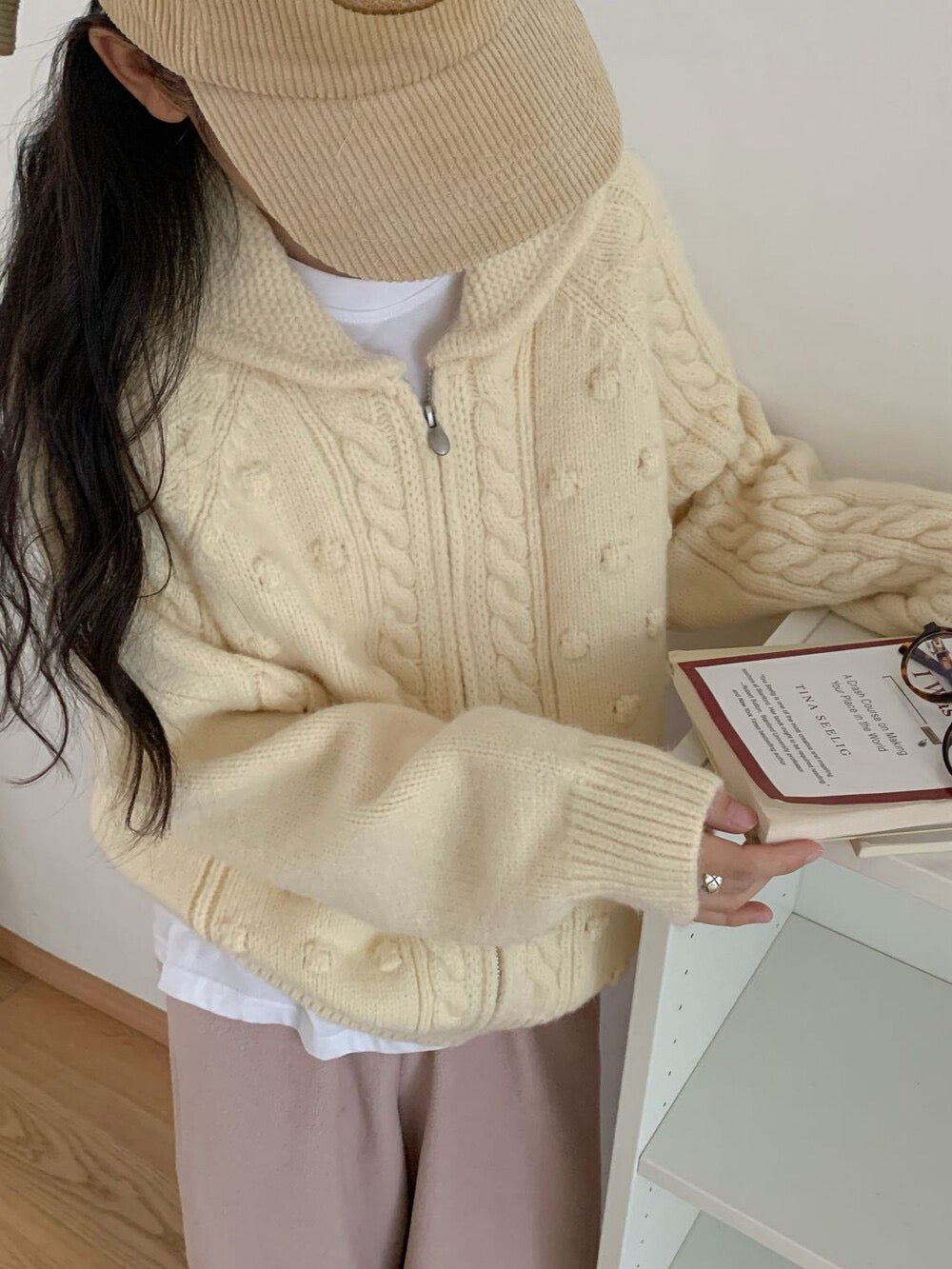 // 立體點點麻花圓翻領拉鍊CD