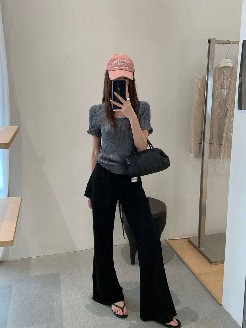 // 大U領顯瘦直紋木耳邊TEE