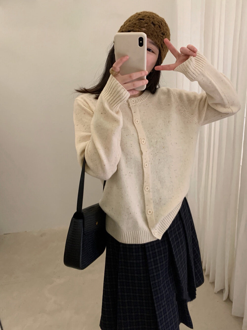 // 100%羊毛混點圓領CD