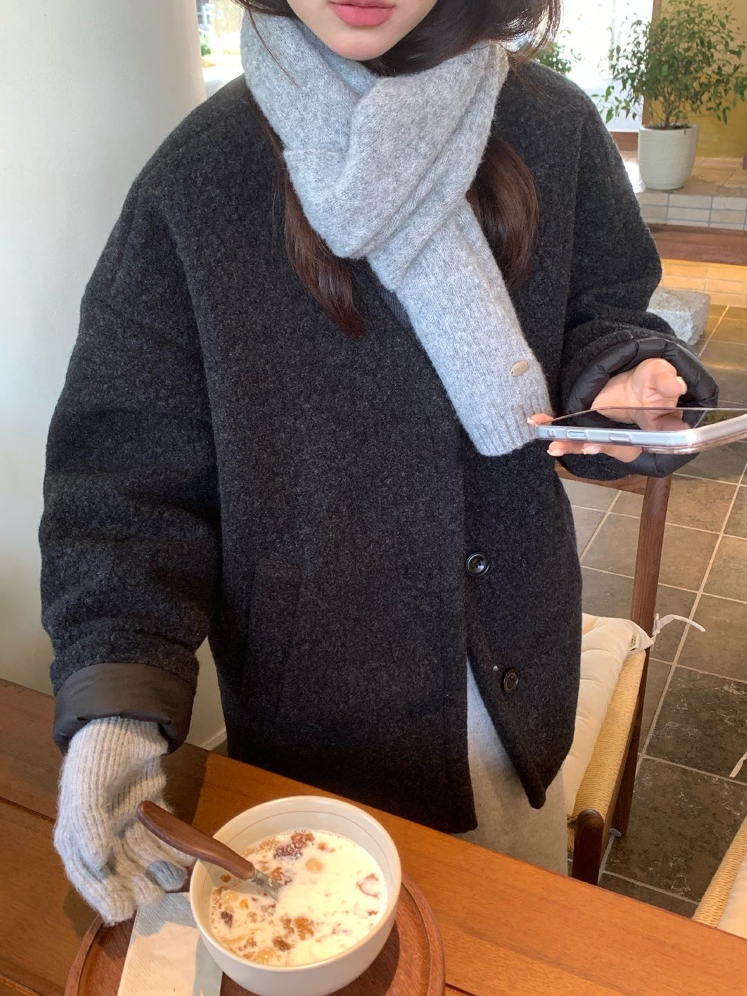 // 寬鬆版型夾棉V領毛呢外套