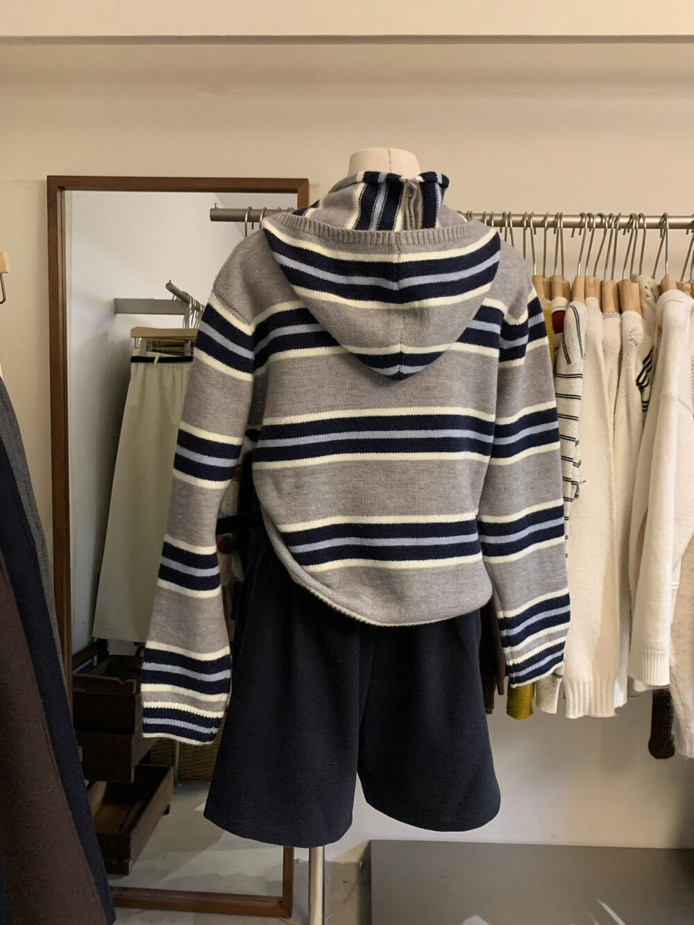 // 連可拆連帽披肩miu系撞色間條NT