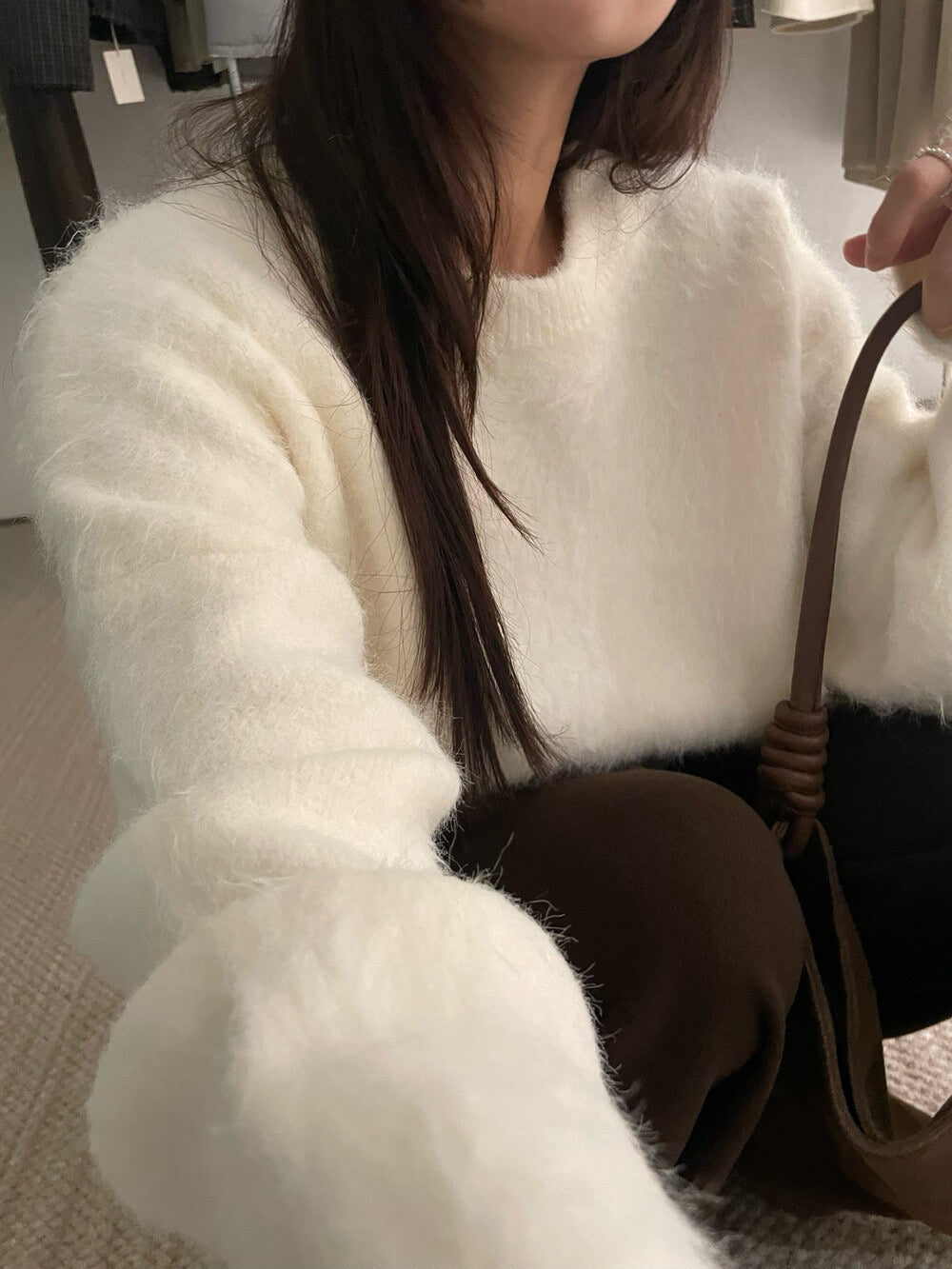 // 軟糯質感拉絨圓領寬鬆毛衣