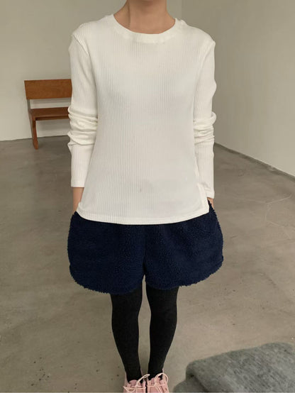 // 超顯瘦直坑紋側開鈕TEE