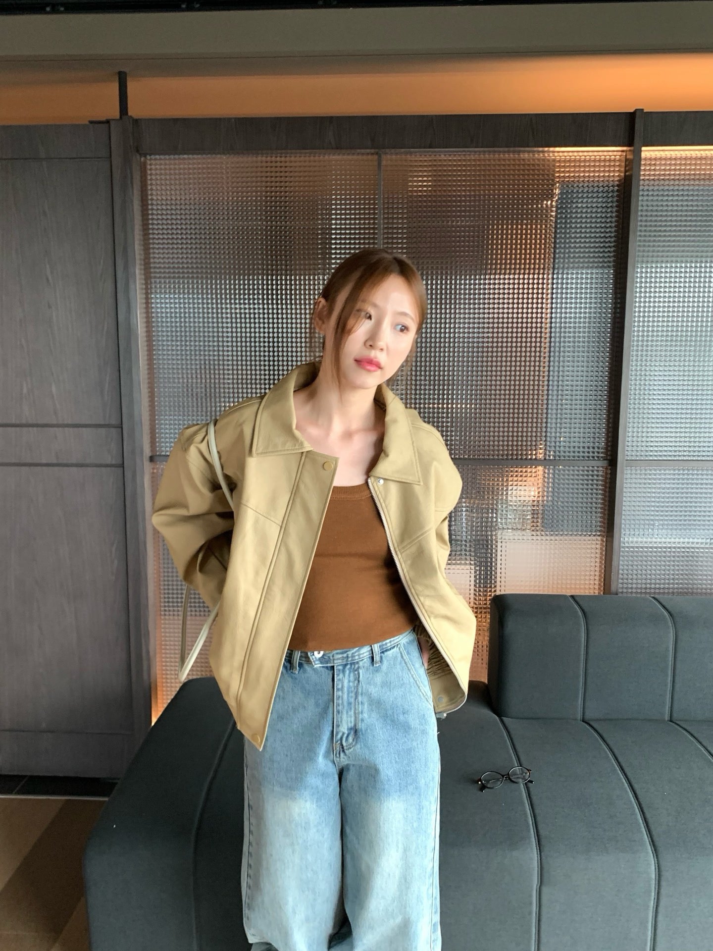 // 經典啞光翻領彷皮外套￼