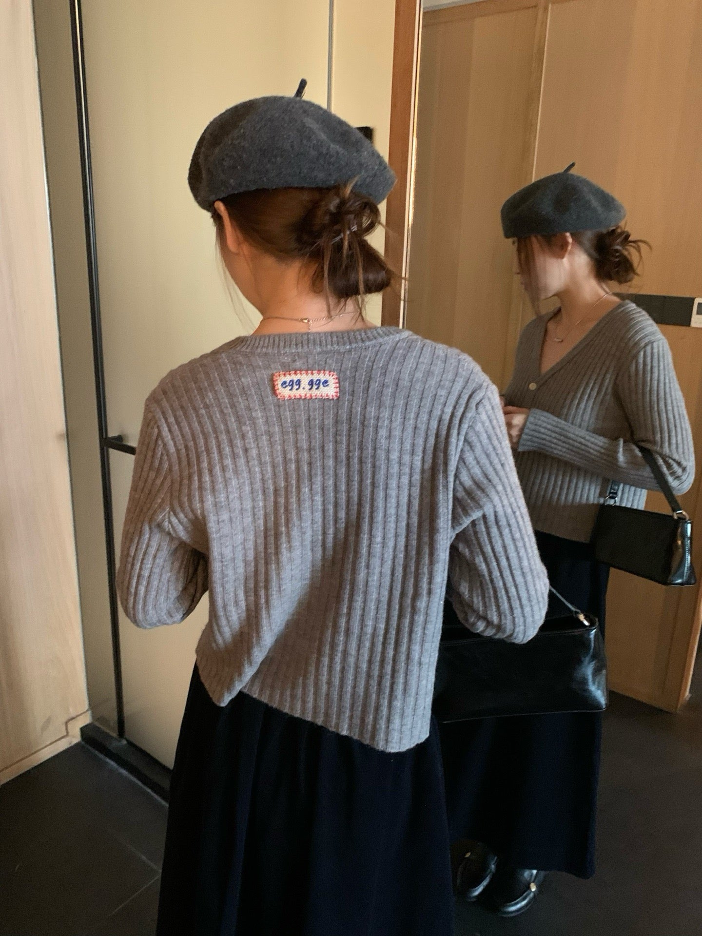 // 復古色調背後手織標直坑紋CD