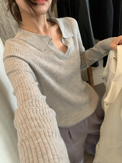 // 超顯瘦小V翻領薄針織上衣