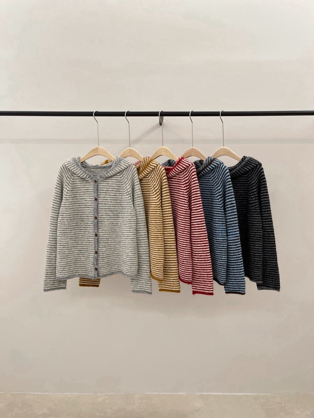 // 超軟糯包邊連帽間條CD