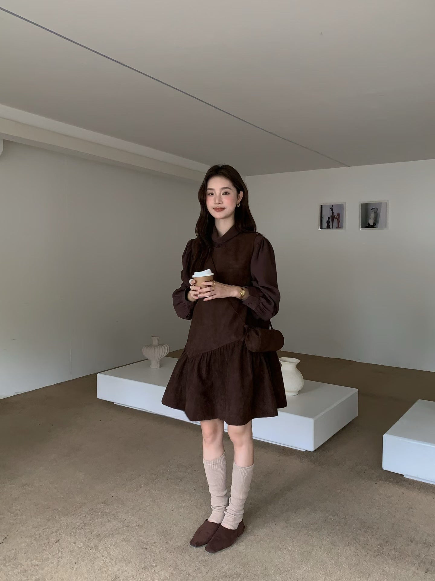 // 壓褶翻領silky BL+麂皮絨荷葉腳背心OPS套裝(連袋仔)