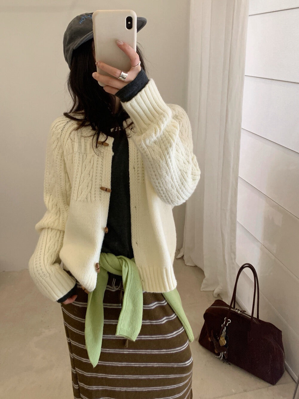 // 復古木鈕半麻花圓領CD