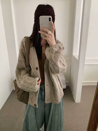 // 復古感V領重工麻花中長CD