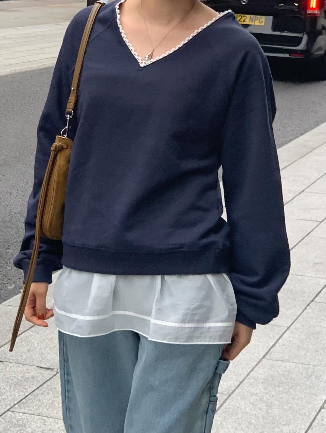 // 拼接lace邊+後lace貼布衛衣