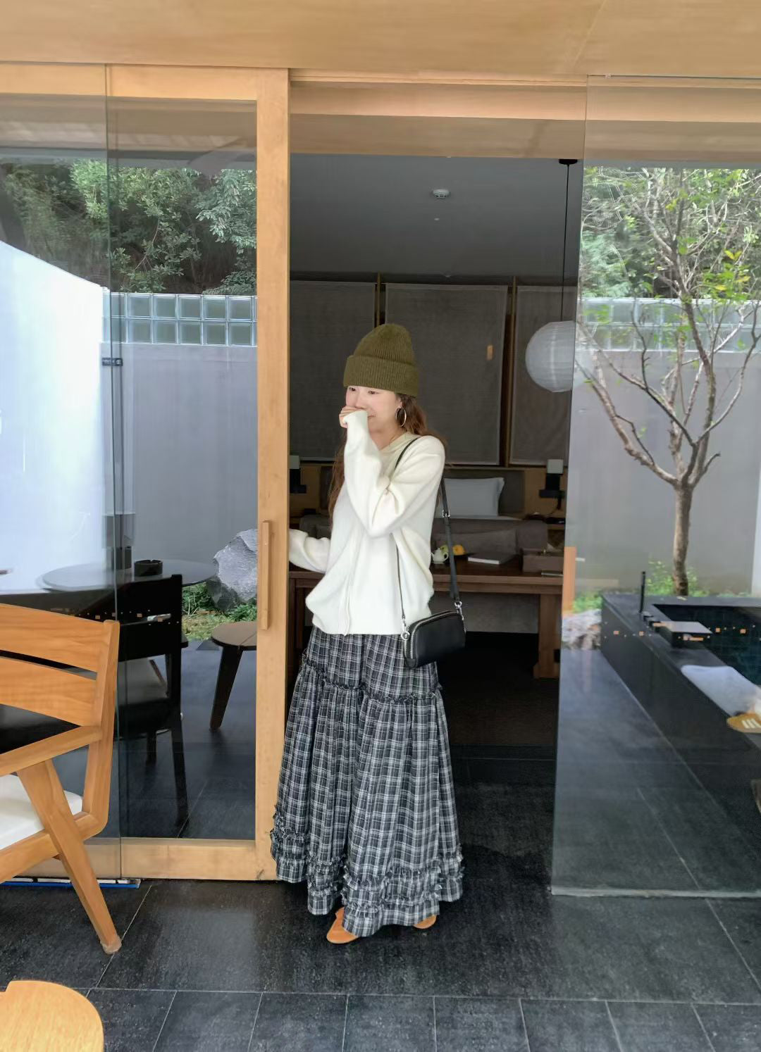 // 全羊毛精緻鈎花圓翻領NT