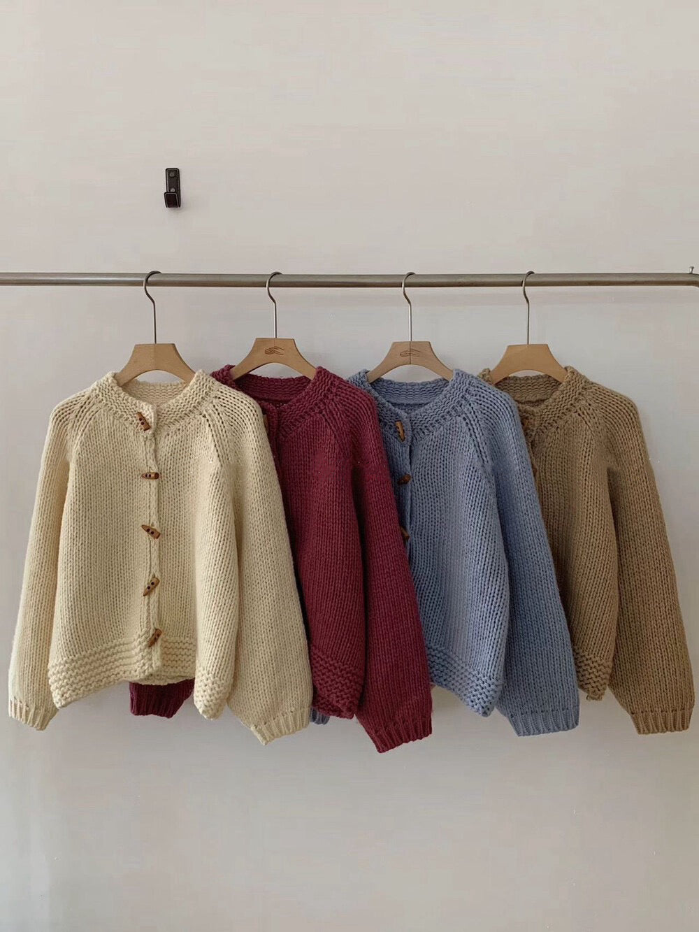 // 30%綿羊毛粗針牛角鈕CD