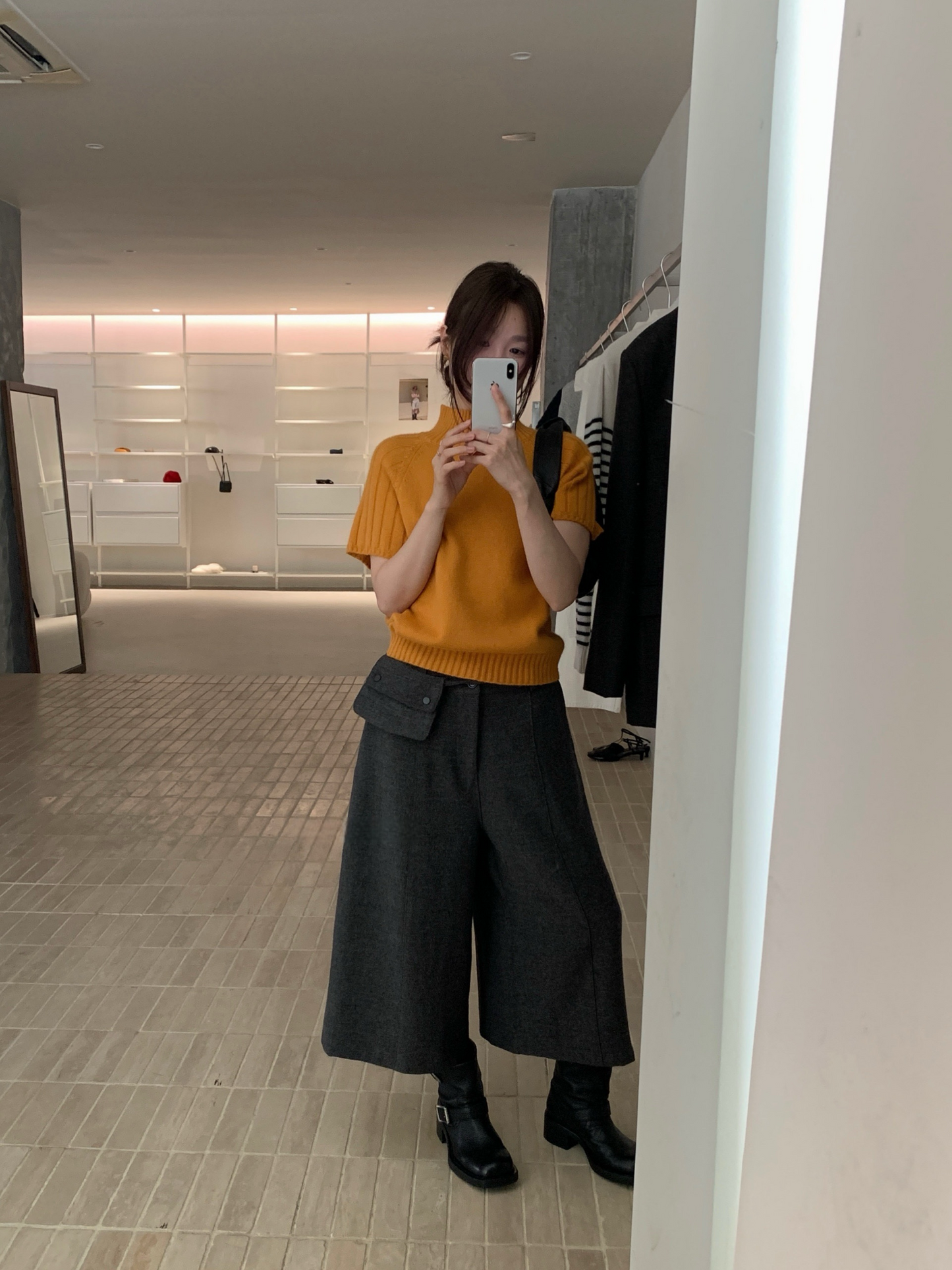 // 連袋仔腰帶八分薄羊呢褲