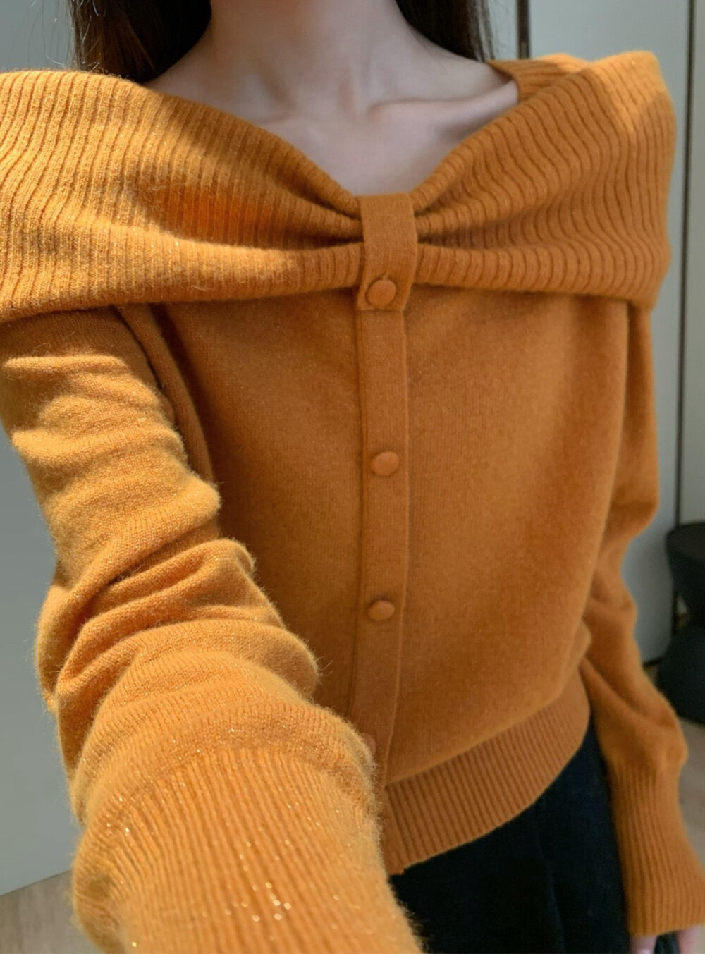 // 57%wool蝴蝶結一字領排扣NT