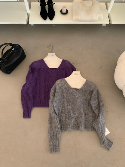 // 馬海毛麻花V領毛衣