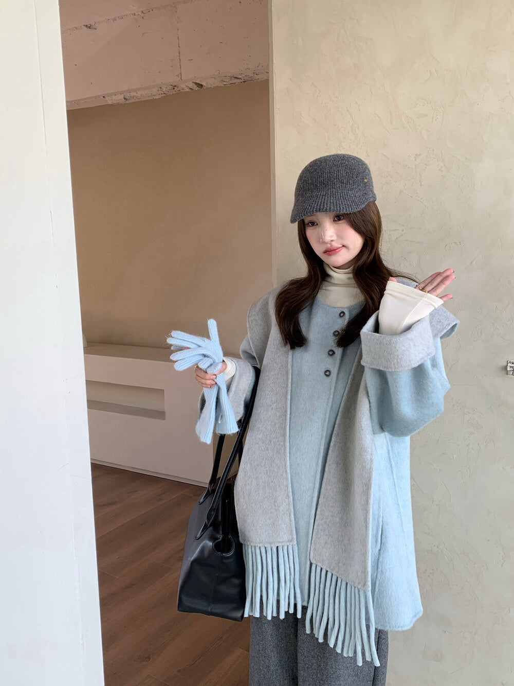 // 100%羊毛簡約高級感三粒鈕中長手工外套(連連帽頸巾)