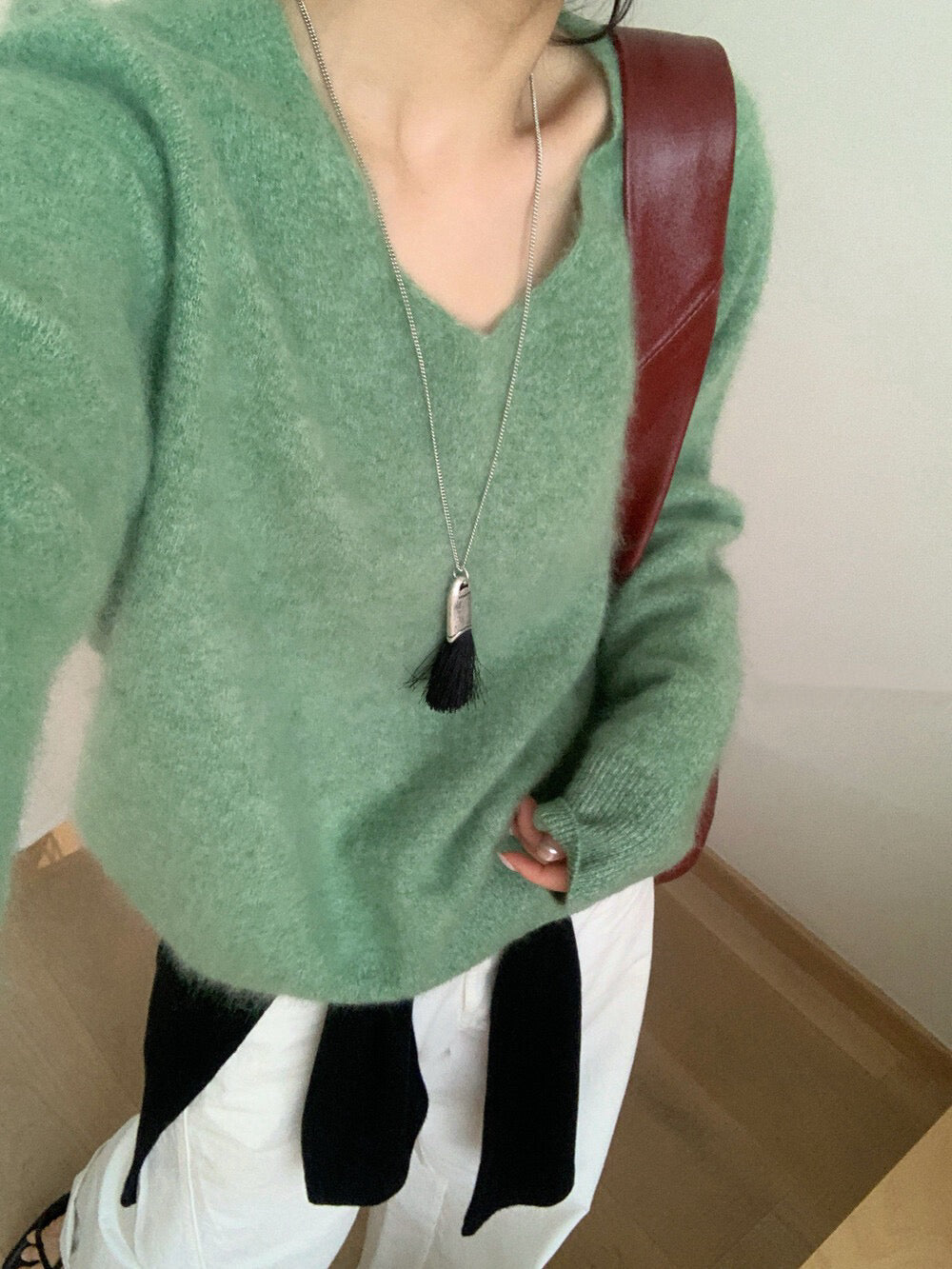 // 15色親膚羊毛拉絨工藝高級感V領NT