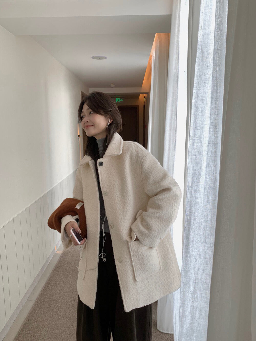 // 70%羊毛簡約翻領中長外套