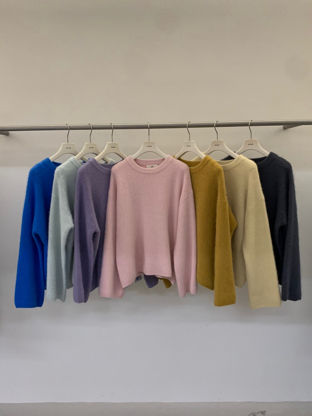 // 色系超美30%兔毛毛茸感軟糯親膚圓領毛衣