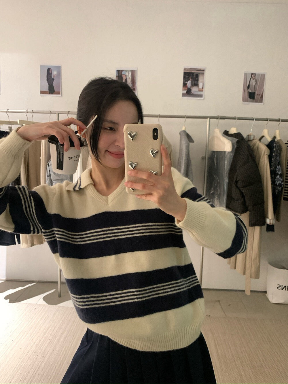 // 極簡風小V翻領間條毛衣