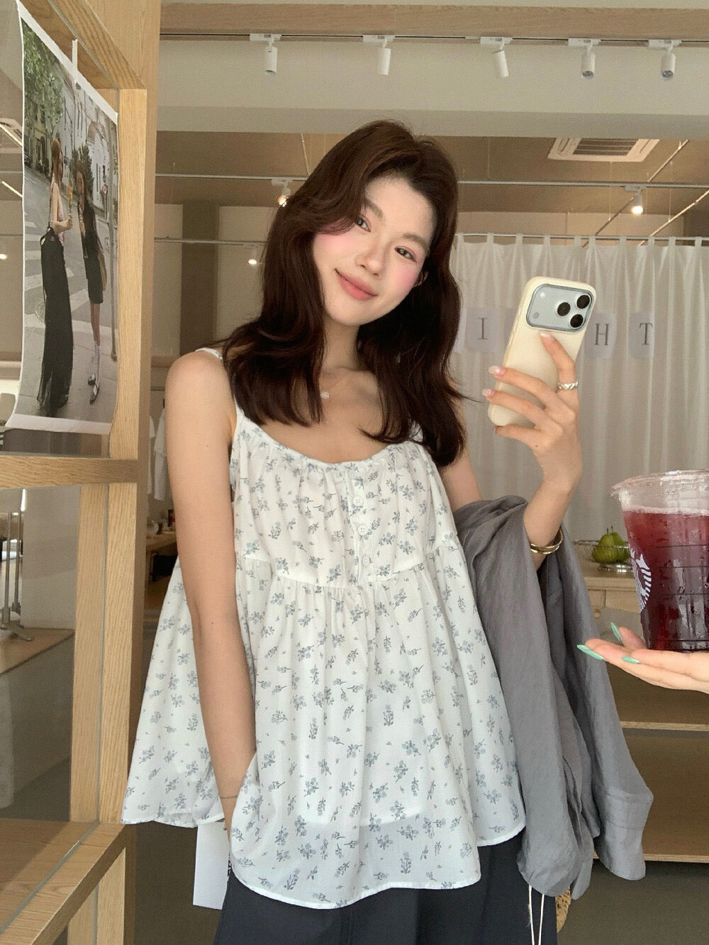 // 鈕扣小碎花傘型吊帶上衣